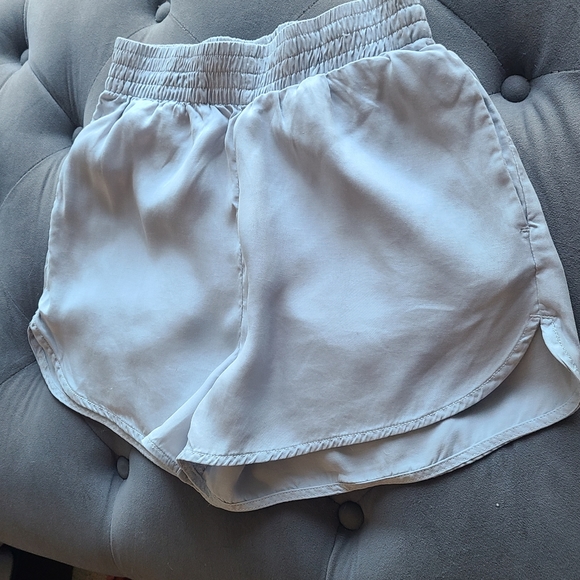 high waist short in gray - Picture 2 of 3